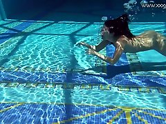 Russian swimming girl Jessica Lincoln show minster sex cartoons avatar under the water