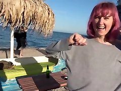 Mother picked up from beach party gets her face covered with cum !