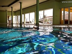 Belorussian swimmer Sheril Blossom shows striptease under the water