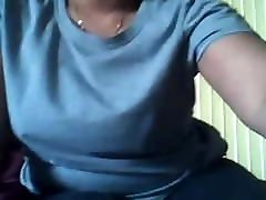 Indian new bangali vabi aunty chat with younger boy friend, show boobs