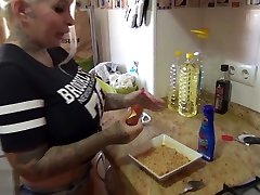 Aviva Rocks - Spicy Hot Noodle Challenge