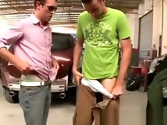 Guy drops his pants for a fuckibear dancing striper in a garage