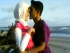 индонезийский-cewek jilbab mesum di tepi pantai