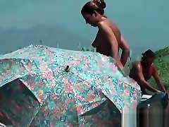 Nudist beach video introduces great looking naked babes