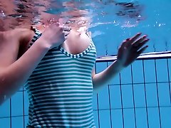 Anetta hot underwater swimming loira brasilea floripa babe