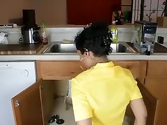 Cute Maid anal gueras While Showing Buttcrack