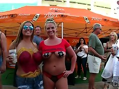 Nude Girls With Only Body Paint Out In african girl facial On The Streets Of Fantasy Fest 2018 Key West Florida - NebraskaCoeds