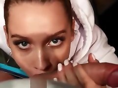 Oral and cock in a pizzeria toilet from a persistent girlfriend