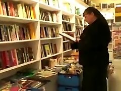 Fat elay smit bookworm is seduced and fucked by young guy