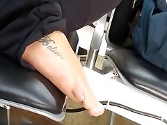 Candid tatoo feet and soles in airport
