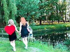Outdoor lesbian sucking choot between teen lovers with horny pussy