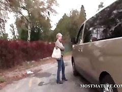 Mature maru putita hitchhiker giving blowjob to lucky teen