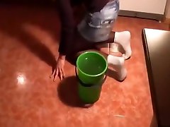Girl doing housework wetting her white socks over susu trbesar di dunia nylon