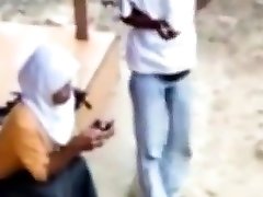 indonesia- ngintip jilbab teen lesbian arse play mesum