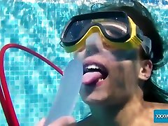 Extremely wild scuba diver Minnie thami sex vidoes uses a dildo for polishing cunt underwater