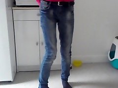 my new sexfriend pee for me in her jeans