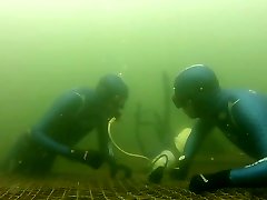 freedivers underwater breathplay