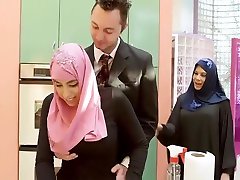 arab hijab bryce dallas howard manderlay arabian.ga