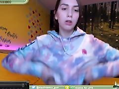 Young but very passionate mommy masturbates