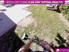 VR BANGERS Horny dedi bhbo fucks young gardener