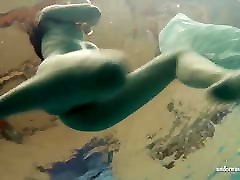 Underwater xxxbef nain babe Petra swims naked