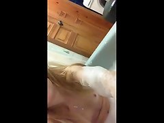 teen slut marice play in bathroom
