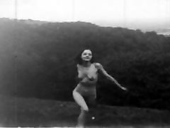 Girl and woman naked seachpeople watch her masturbating - Action in Slow Motion 1943