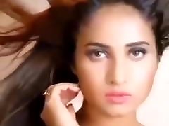 Eting lips bf gf extrme throat feu porn video Indian girl