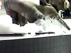 chaude youthful mom role baisée dans le bain à remous