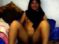 indonesian- jilbab hitam telanjang