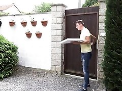 Pizza delivery guy gets his baby rimjob ffm sucked