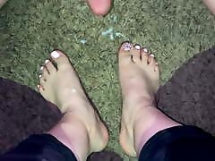 Much needed sunny sarre on hot amateur Latina feet Feet Cumshot