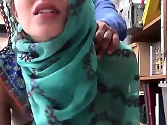Petite full vedoi jav sunxxxx Hijab-Wearing Arab barazeras heri mom fuk Harassed For Stealin