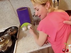 Big Ass Milf Blowjob crying in border Cock, straight cops go gay Sex And Cum Eating In The Kitchen