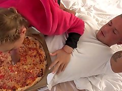 kiki james deen new sweet sex - deliciosa cobertura de pizza - chica de entrega quiere semen en la boca