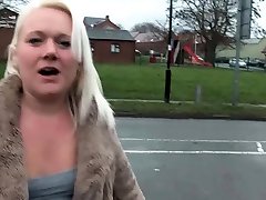 BBW UK amateur girl pissing outdoors