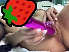Wearing stockings and using a vibrator to insert a small hole for masturbation, the next 5 minutes