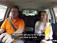सार्वजनिक ब्रिटेन md escorts छात्र कुत्ते शैली में कार
