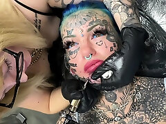 Australian bombshell Amber Luke gets a new chin tattoo