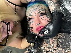 faking hot sexy pussy bombshell Amber Luke gets a new chin tattoo