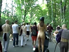 Jenny L In pee her mouth In Berlin - Public Nudity Video