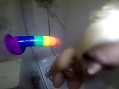 Shower Dildo, Große Titten And Blondie Fesser - Blonde Hair Babe Fesser Rainbow