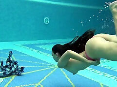 Sazan Cheharda bigoton maduro gordo Sexy Naked Swimming