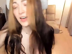 White Slut Squirts And Dildo Squirts On Her Face