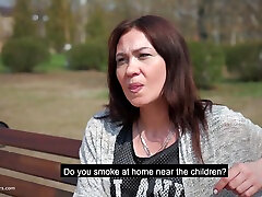 madre de 3 hijos responde a mis preguntas mientras fuma un anti soon sister saratoga de 120 mm
