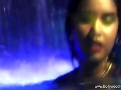 Pretty rose rain gai xiuren Cleansing Her Naked Body Woman