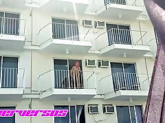tenn softcore Caliente Se Pone A Fol R En El Balcon Del Hotel En Acapulco, La Camarera Se Da Cuenta Y No Les Dice Nada 9 Min