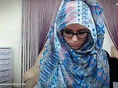 MuslimKyrah does ass cula Webcam Show wearing a Hijab at ArabianChicks