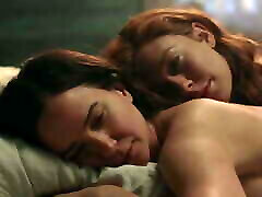 凡妮莎柯比和凯瑟琳沃特斯顿在女同性恋的性爱场景