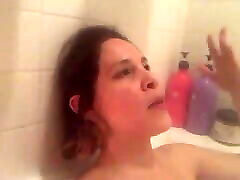 DJ LA MOON accidentally shows nipples in bathtub